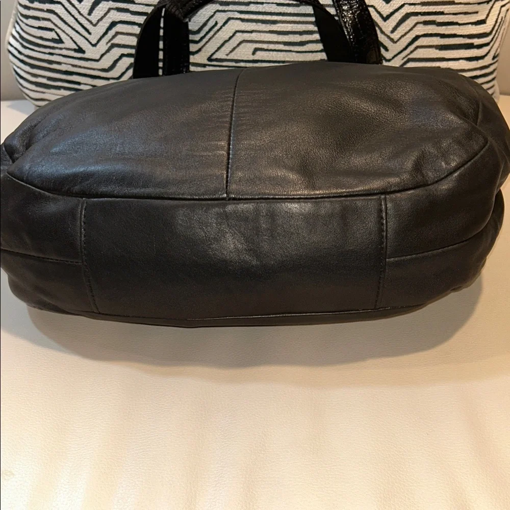 Coach Lynn Soho Leather w/ Patent Trim Black Shoulder Bag EUC - Picture 6 of 10
